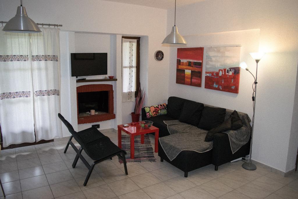 Mikiverna Houses By Miltiadis Kalyves Polygyrou 部屋 写真