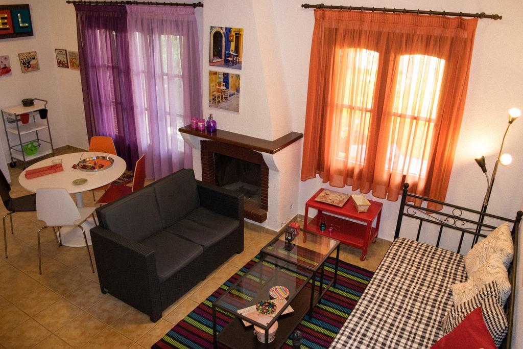 Mikiverna Houses By Miltiadis Kalyves Polygyrou 部屋 写真