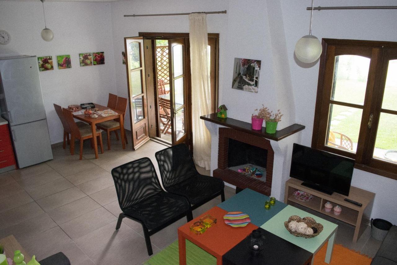 Mikiverna Houses By Miltiadis Kalyves Polygyrou 部屋 写真